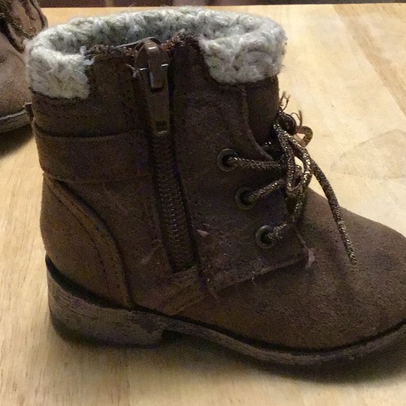 GARANIMALS size 4 .. kids fashion boots. Brown - Picture 2 of 16